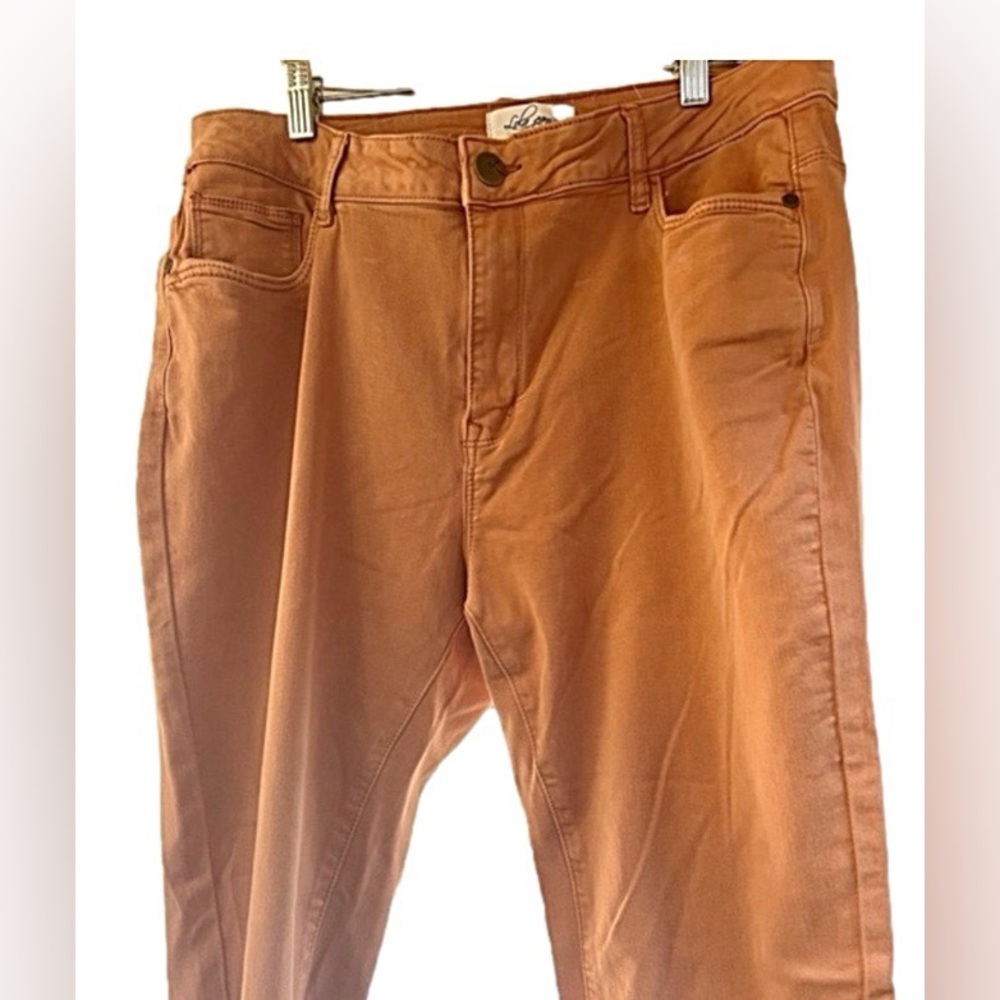 🆕 LOLA JEANS IT - Mid-rise Straight Jeans - Picture 2 of 10